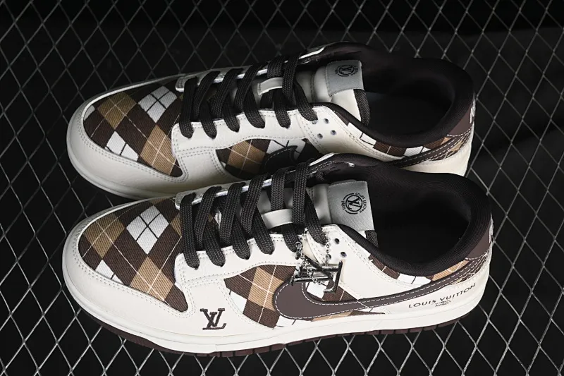 All categories Nk SB Dunk Series Nk SB Dunk Low High-end customized low-top sneakers Nike SB Dunk Low LV co-branded white and brown mesh High-end customized low-top casual sneakers SC0601-461
